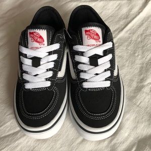 Vans kids black skateboarding shoes size 13 Kids